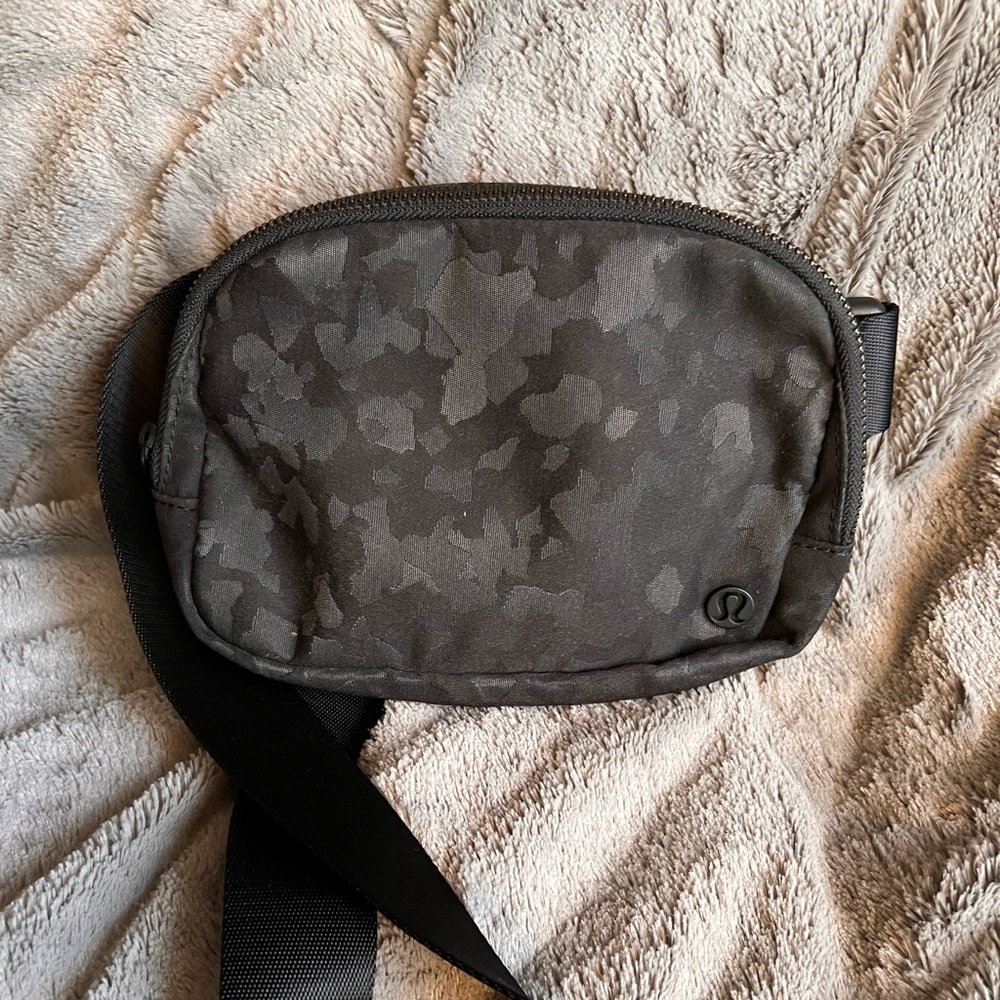Lululemon Everywhere Belt Bag - Fragment Camo Jacquard Black Deep Coal